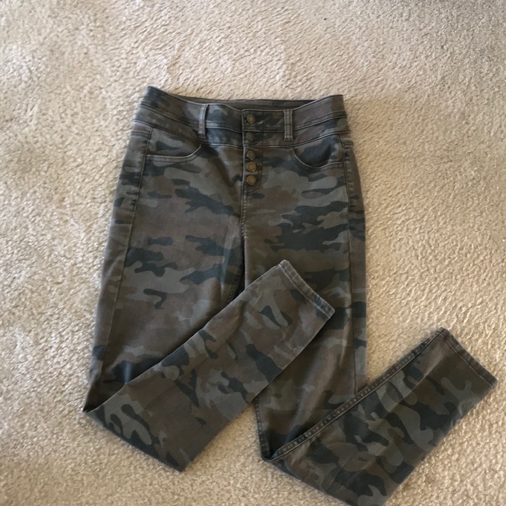 High waisted army patterned jeans